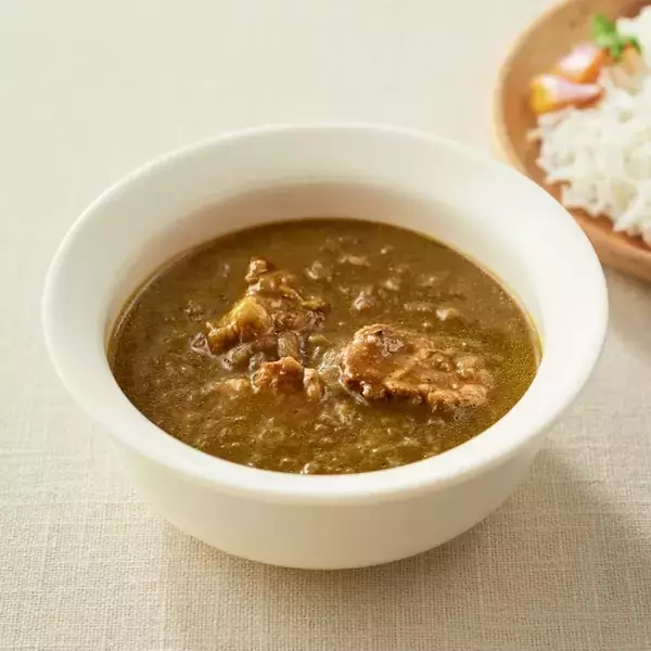 「【無印良品の新作カレー】タマリンドの酸味が爽快！ 「豚肉とスパイシーカレー」が夏に最高」の画像
