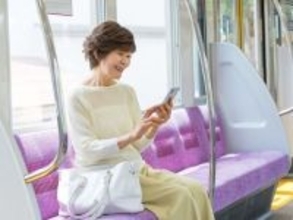 月の年金7万円「孫に会いに県外へ。夫のリタイア後は自由に行動できるのが楽しい」66歳女性の老後