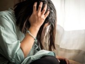 「実は半年前に婚約詐欺にあってしまい…」39歳女性、年収180万円。貯金4万円で実家に身を寄せる実情