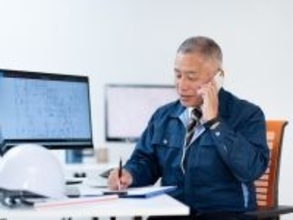 66歳で年金を受け取りながらフルタイム勤務。昇給で月35万円になりそうですが、年金はどのくらい減る？