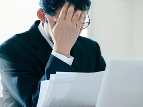 仕事は同じ、目標「前年プラス」なのに給与ダウン……60歳社員の給料を一律で下げる企業の理不尽