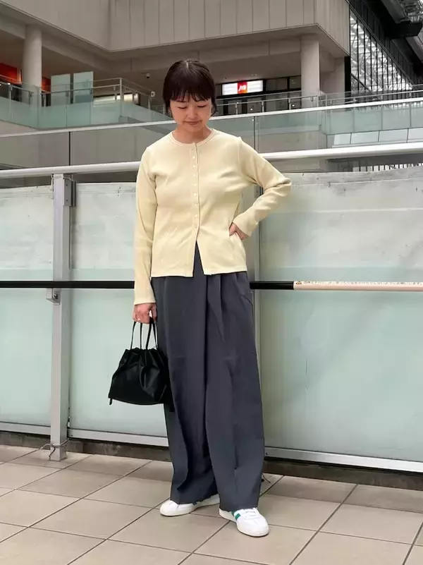 「大人の春夏は「バターイエロー」で顔映え！ 肌を明るく見せる、最旬カラーコーデ3選」の画像