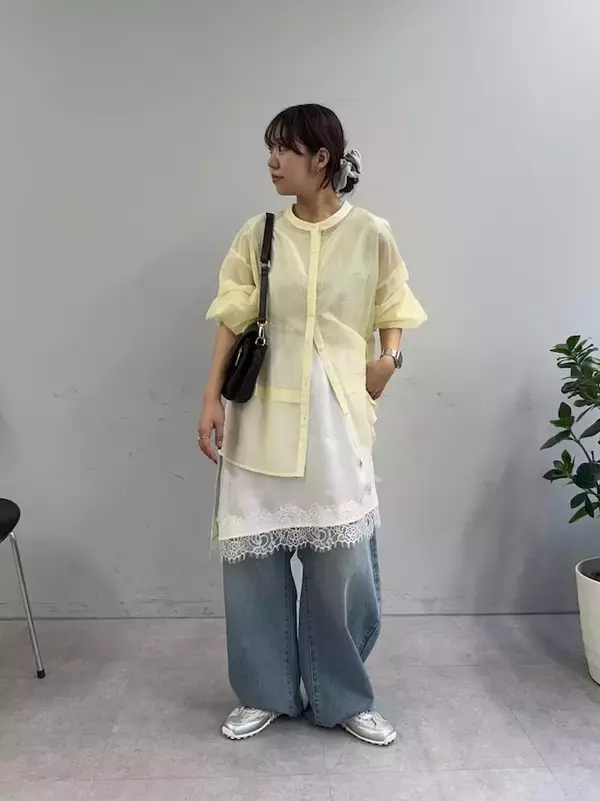 「大人の春夏は「バターイエロー」で顔映え！ 肌を明るく見せる、最旬カラーコーデ3選」の画像