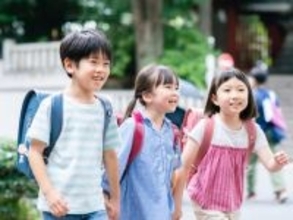 親しみやすいと思う「名字」ランキング！ 2位「佐藤」を抑えた堂々の1位は？ 【2025年調査】