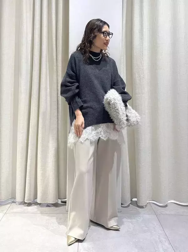 「2025年に流行した「ファッショントレンド」を振り返り！ 人気だった「大人のトレンドコーデ」4選」の画像