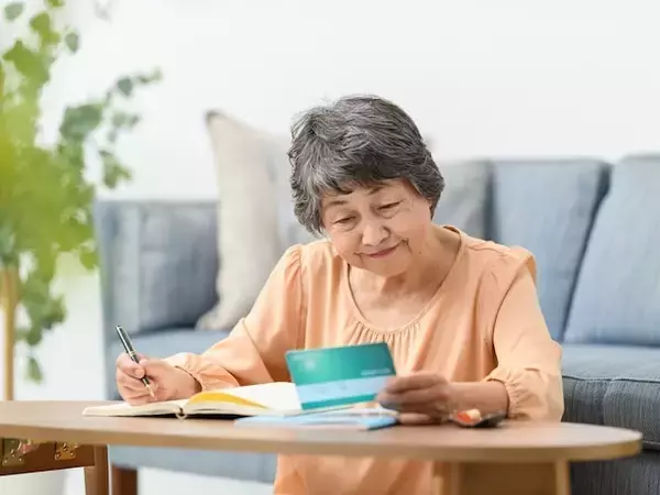 介護を考えた結果、60代女性が定期預金に900万円を置いた理由