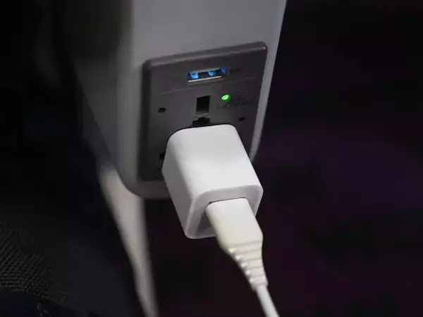 「【出発前に要確認】飛行機・鉄道のモバイルバッテリー持ち込み可否は？ リコール製品は没収の可能性も」の画像