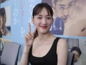 「美しい40代」綾瀬はるか、ノースリーブ姿の最新ショットに「透明感ハンパない」「ずーっと美人」反響