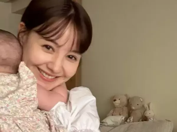 「すごい赤ちゃん大きくなってますね！」トリンドル玲奈、赤ちゃんを抱く姿に「めっちゃママ」反響！