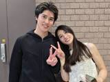 「「距離感バグってね？大丈夫そ？」土屋太鳳、イケメンと密着ツーショットに反響！ 「微笑ましい〜〜」」の画像1