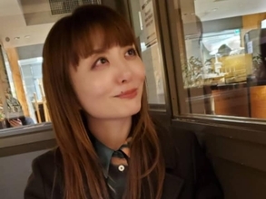 「普通に痴漢じゃん…」女性芸人、「触らないで下さい。特に男性の方」と注意喚起。「出禁になれ」