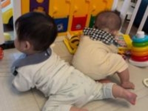 「大きくなった」中川翔子、“ハイハイとおすわりが上手に”双子の成長を喜ぶ！「めちゃくちゃ可愛い」