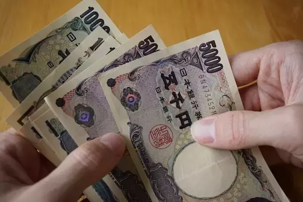 53歳の男。慢性腎臓病と判断され、障害者1級になり1年前から障害年金を受給。働きに出た場合、障害年金は支給停止となりますか？