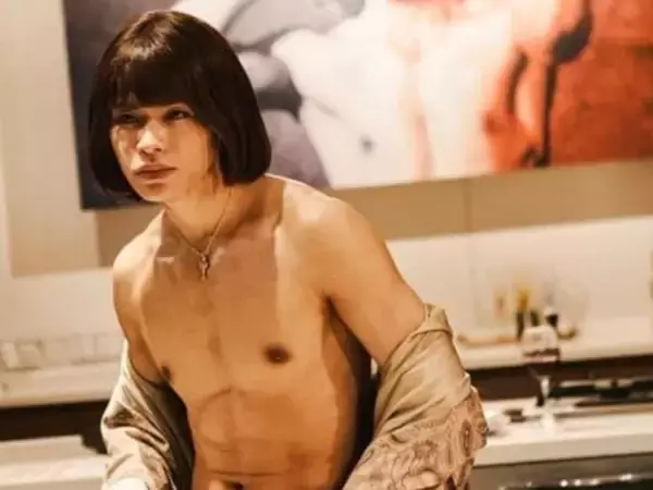 「体と顔のギャップよ」上田竜也、圧巻の肉体美を披露「顔かわいいのに腹筋バキバキ」「ボブ竜也くん似合う」