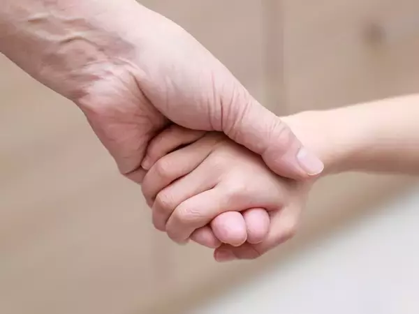 気づいたら「孫のATM」に!? 子どもとの同居・近居を激しく後悔する70代女性の憂鬱