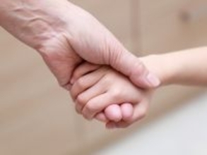 気づいたら「孫のATM」に!? 子どもとの同居・近居を激しく後悔する70代女性の憂鬱