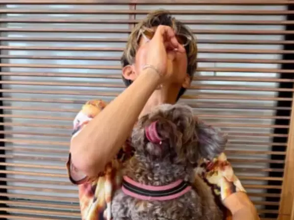 木村拓哉、愛犬が舌を出すプライベートショット公開！ 　「途中で食べたソフトクリームも最高」