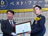 「MIYAVI、“一度は辞退”もベスト・ファーザー賞受賞！ 両親とのレア写真も公開「お父さん似ていますね」」の画像1