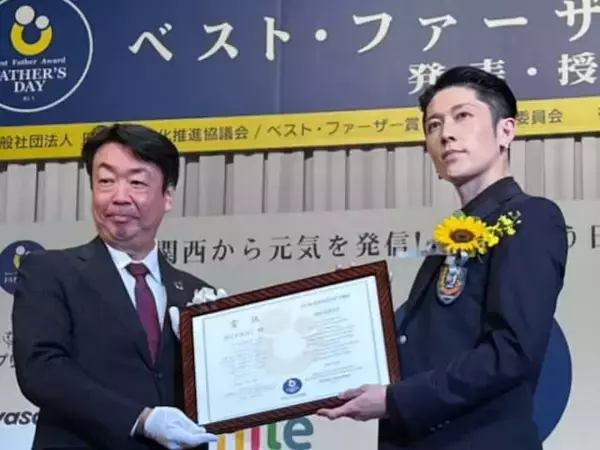 MIYAVI、“一度は辞退”もベスト・ファーザー賞受賞！ 両親とのレア写真も公開「お父さん似ていますね」