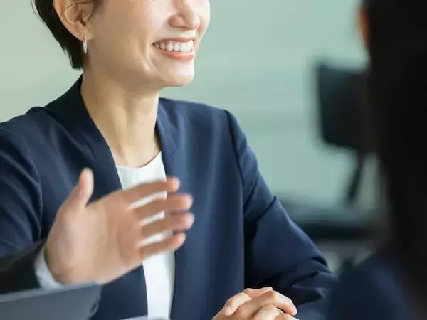 「20年の仕事人生で、一番やりやすい」40代オジサン部下が「年下女性上司」を受け入れたワケ