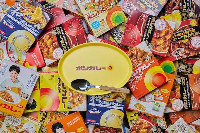 【付録】「ボンカレーロゴ入りカレー皿&プレート」が付いてくる！ 予約必須の『ボンカレー カレー皿＆スプーンBOOK』は7月27日発売