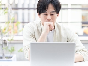 「間に入るのが大変」37歳会社員男性、貯金なし。妻子とともに6人で暮らす実家暮らしのリアル