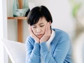 「足してもギリギリ」50歳女性、年収380万円。親の介助で「自分の時間がほとんどない」実家暮らしの実態