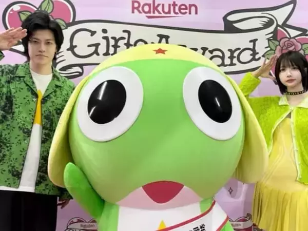 あの、粗品＆ケロロ軍曹との3ショット、イメージ激変の圧巻美脚際立つ超ミニ丈コーデ姿を披露！