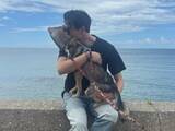 「「腕巻き付けてて可愛い」バレー・高橋藍、愛犬との淡路島旅行を公開！ 「尊すぎて吹っ飛ぶ」「幸せそう」」の画像1