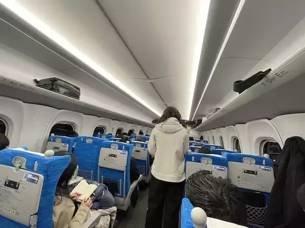 新幹線で「席を譲ってくれない」人は冷たいのか？ 飛行機はなぜ「全席指定」なのに揉めるのか？