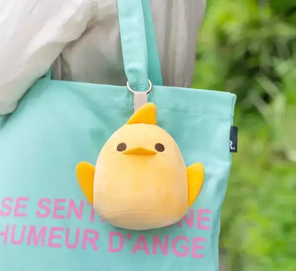 「【付録】かわいいぴよりんを持ち歩ける◎「ぴよりんぬいぐるみチャーム」が付いてくる！ 予約必須の『ぴよりん 15周年メモリアルブック』は7月27日発売」の画像
