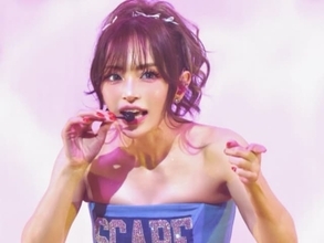 「若返ってない？！」浜崎あゆみ、美デコルテ際立つライブショット公開！ 「レベチで可愛いんだが！」