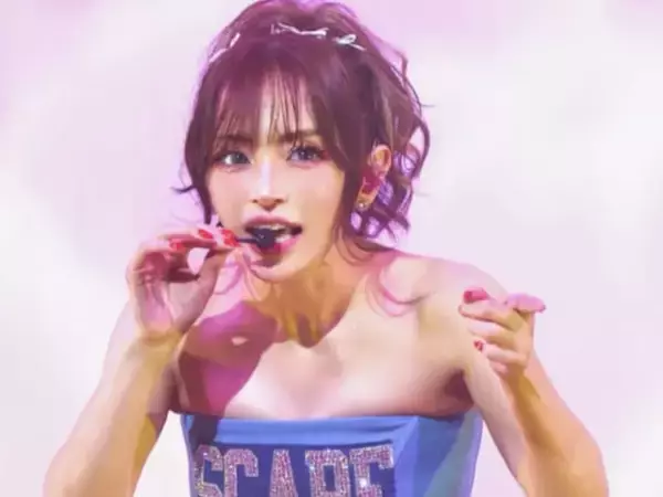 「若返ってない？！」浜崎あゆみ、美デコルテ際立つライブショット公開！ 「レベチで可愛いんだが！」
