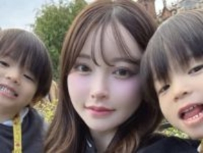 「イケメン」人気インフルエンサー、双子の息子と“ワンオペディズニー”へ！ 「全部がもう愛おしすぎて」