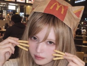 「食べ物で遊ばないでほしい…」益若つばさ、AI加工？ ショット公開！ 「なんなんだこの天使は」