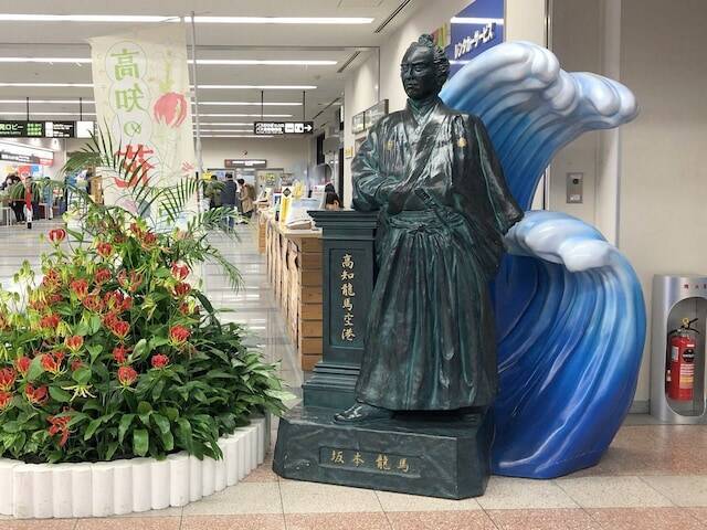 なぜ隣県の地名を？ 新愛称「富山高山すし空港」に県民から批判の声、インバウンド狙いが裏目に