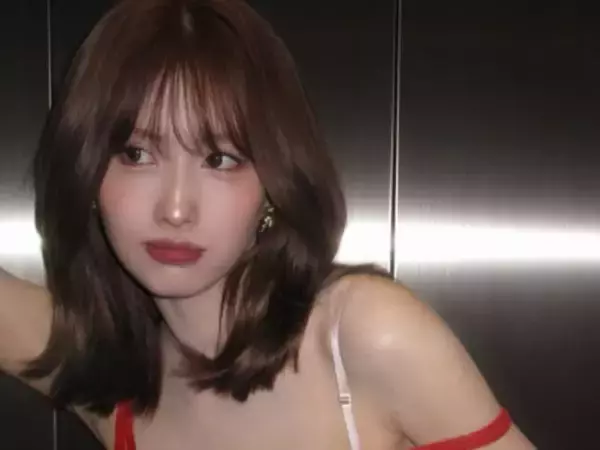 「めちゃスタイル良すぎる」TWICE・モモ、透け感＆色気あふれる赤ドレス姿を披露！ 「綺麗すぎる」