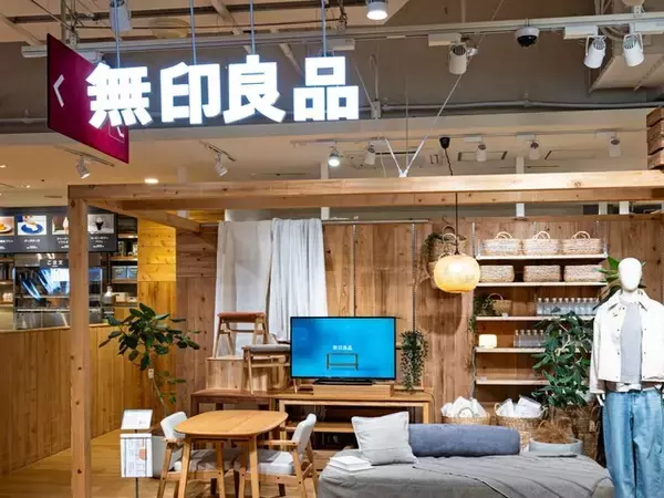 「これめっちゃいいですね！」無印良品の「マグネットケーブルホルダー」に絶賛の声。電源まわりをすっきり整理