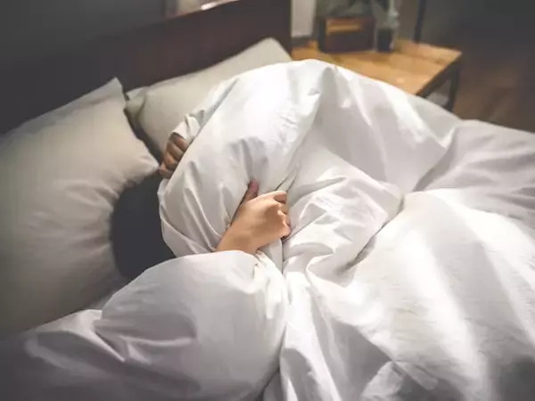 Q. 冬は寝ても寝ても眠いです。「うつ病の可能性がある」って本当ですか？【睡眠学会所属医師が回答】