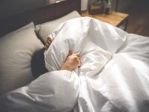 Q. 冬は寝ても寝ても眠いです。「うつ病の可能性がある」って本当ですか？【睡眠学会所属医師が回答】