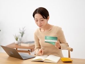 「地銀の定期預金に1000万円。小さな家も建てたい」老後を見据える40代女性の資産配分