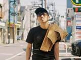 「「ほんっとにイケおじ」井ノ原快彦、街中での自然体モデルショットに反響！「写真集はまだですかぁ？」」の画像1