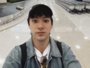 「後ろにテテおるー！」山田裕貴、“初めての韓国”空港でセルフィー公開「プライベート旅行でしょうか？」