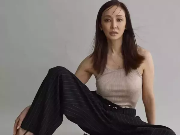 神田うの、51歳の引き締まった体を披露！ タンクトップ姿で圧巻スタイル見せる「9年後の還暦に向けて」