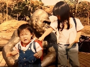 「小さい頃からめちゃくちゃ可愛い」土屋太鳳、美人姉との幼少期ショット公開！ 「今の面影が見える」