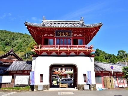 【佐賀県】「無色透明でトロッとした……」異国情緒あふれる「武雄温泉」の魅力とは？ 湯豆腐も人気