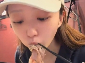 美人アイドル、すっぴん？ で豪快にラーメンを食す「これだけ食べててあんなにスタイルいいの謎すぎる」