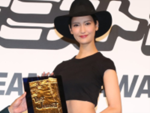 ジーンズが似合うと思う「ベストジーニスト歴代女性受賞者」ランキング！ 2位「菜々緒」、では1位は？