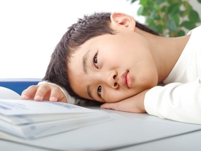 【中学受験】「入塾直後の疲れ」は慣れる？ 無理のサイン？ 偏差値別“宿題の捨て方”と親の関わり方