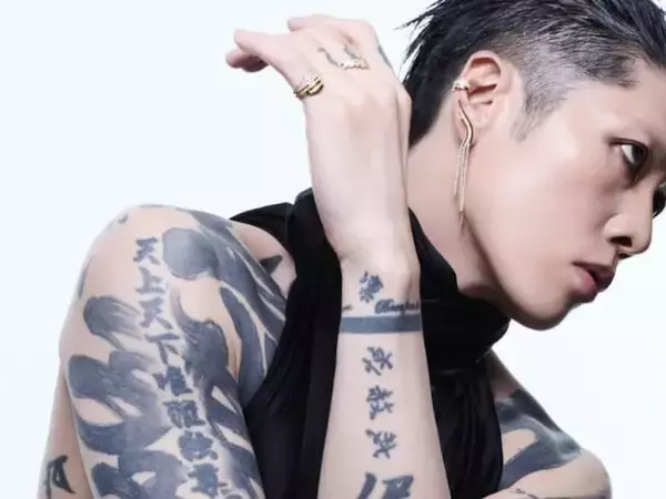 「スーパーモデル並み」MIYAVI、タトゥーが格好良過ぎる姿に「眉ナシのルック、本当に斬新でおしゃれ！」反響